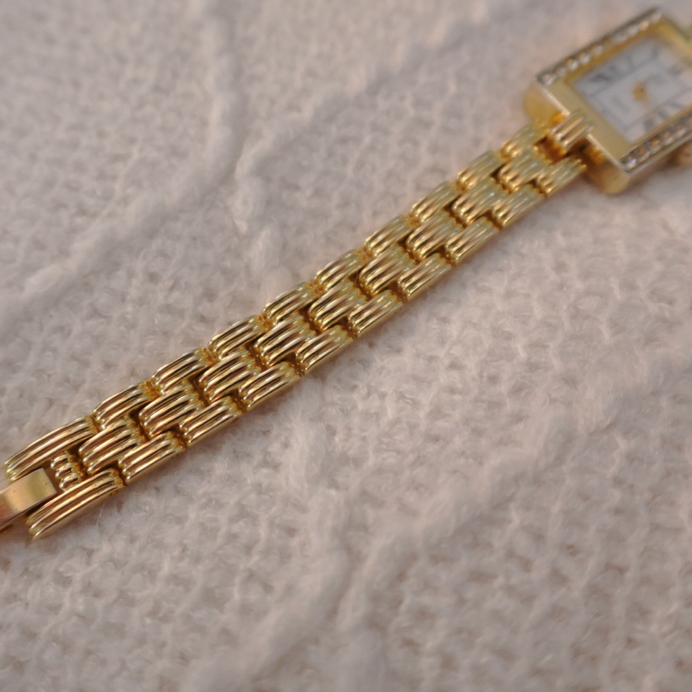 Vintage White Diamonds Elizabeth Taylor Timepiece - Picture 3 of 8
